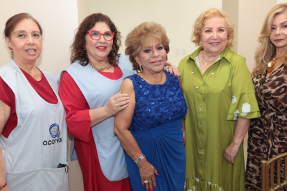 María Gracia Aguirre, María Delia García, Hilda Murillo, Dome de Sánchez y Rebeca de Malo.