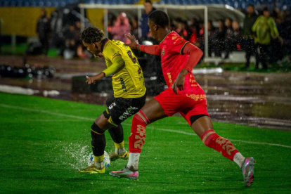 Barcelona SC vs Aucas fue por la Noche Amarilla en Quito.