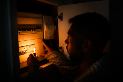 Usuarios de Guayaquil reportan cortes de luz este sábado 14 de febrero de 2026 en varios sectores de la ciudad.