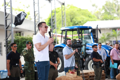 El presidente Daniel Noboa en la visita que hizo a los agricultores en Daule.