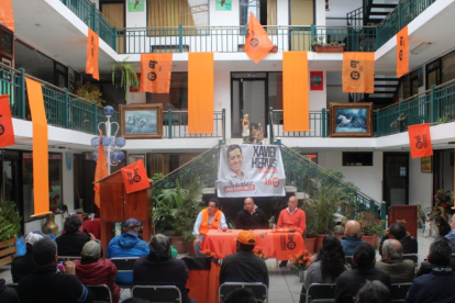 Movimientos y partidos, como la Izquierda Democrática, dejaron de tener reuniones de militantes, grupos de profesionales, gremios, jóvenes, etc. Se han conformado con las redes.