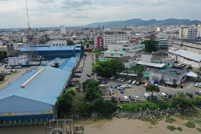 Potencial. Rediseñar ocho calles que dan hacia las riberas del río Guayas debe aprovecharse para volver a mirar al río y recuperar su conexión histórica, turística y comercial.