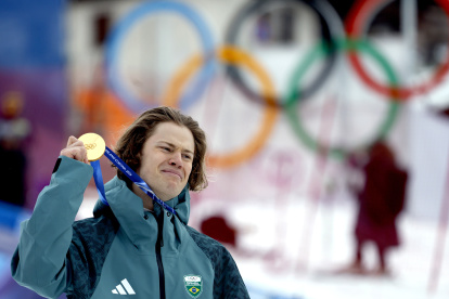 Lucas rompió en llanto tras colgarse la medalla. Hace historia para Brasil en estos Juegos.
