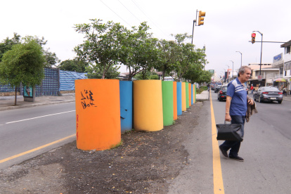 En la avenida San Jorge, el punto es aprovechado por motociclistas para dar giros indebidos.