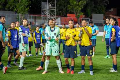 Ecuador Sub-20 femenina juega ante Colombia en el Sudamericano de Paraguay.