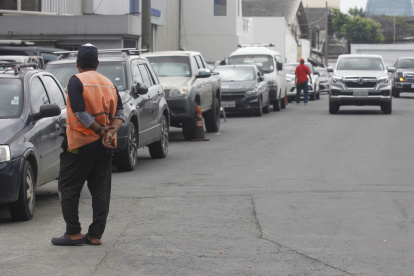 Los franeleros son los que ponen el orden vial en la ciudadela Adace