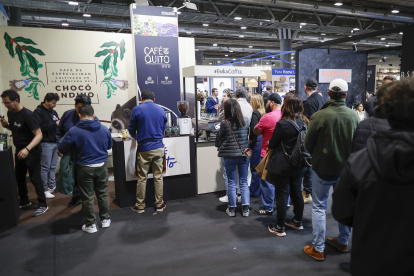 Vista del stand de "Café de Quito" que participa por primera vez en Coffee Fest Madrid 2026.