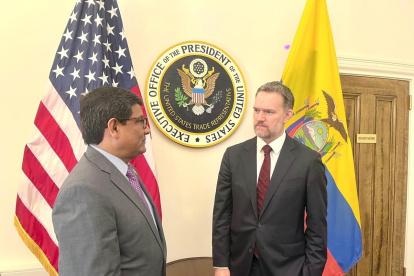 El ministro de Producción de Ecuador, Luis Alberto Jaramillo (izquierda) en los diálogos para un acuerdo con Estados Unidos.