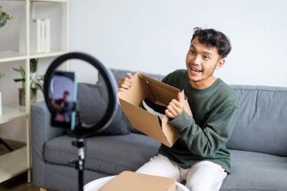 Universidades preparan estrategas para dominar audiencias digitales actuales.