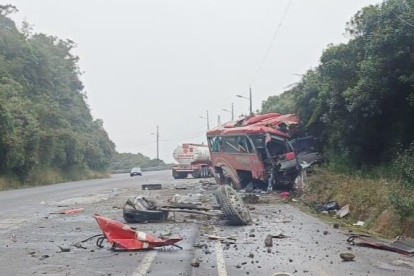 El Ecu 911 coordinó la atención tras la alerta de un siniestro entre un bus y un tráiler.