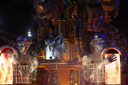 Más de 8 millones de personas participarán en el Carnaval de Río de Janeiro este año, según cifras oficiales.