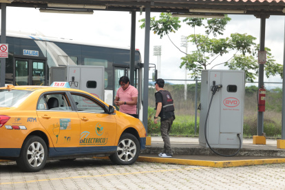 Estaciones. En Ecuador funcionan unas 30 electrolineras con servicio de carga rápida para los carros eléctricos.