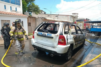 El vehículo fue robado en Latacunga y, para el hecho, fue adecuado para simular ser una patrulla de Policía.