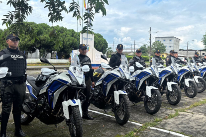 Operativos policiales en Los Ríos garantizan el cumplimiento del toque de queda.