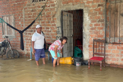 Antonia Moreno colocó un cilindro de gas y un balde en la entrada de su vivienda como barrera.