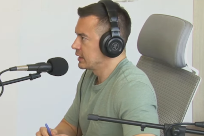 Daniel Noboa acudió a una radio, en Guayaquil, en donde no había periodistas que sigan la política nacional.