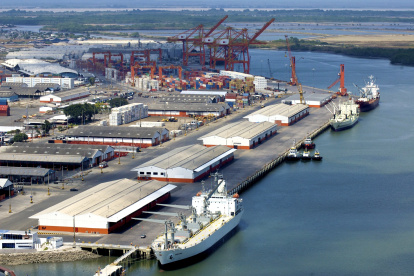 La actividad comercial en el Puerto Marítimo de Guayaquil.