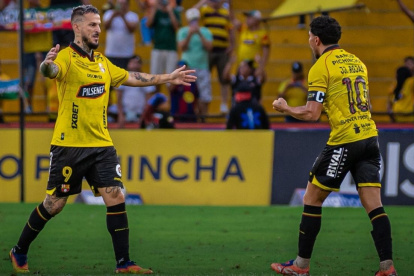 Darío Benedetto y Joao Rojas jugadores de Barcelona SC.