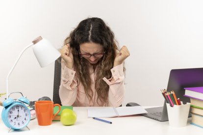 Experimentar de forma constante la sensación de logro vacío puede generar “desmotivación, estrés y cansancio emocional.