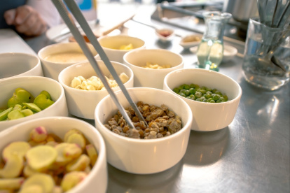 La fanesca es un plato típico de Ecuador que se elabora con doce granos, que representan a los apóstoles de Jesucristo, y el pescado bacalao.