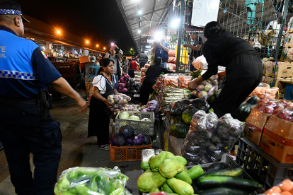 Comerciantes de Caraguay y Montebello reorganizan sus jornadas para adaptarse a la restricción nocturna.