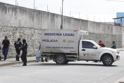 Familiares de la víctima llegaron al lugar del crimen para despedir a Javier Marín, de 18 años.