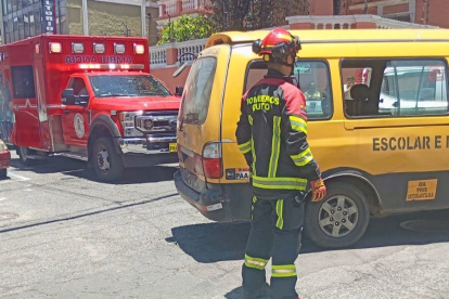 Siniestro de tránsito en el centro de Quito deja 16 personas afectadas, entre ellas estudiantes.