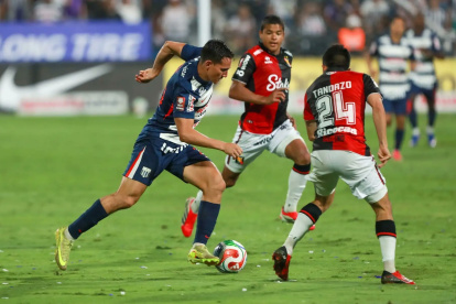Jairo Vélez destaca en Alianza Lima.