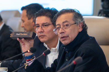 Gustavo Petro denuncia la presencia de explosivos en la frontera con Ecuador durante consejo de ministros.