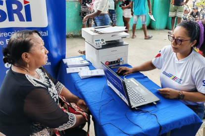 Los adultos mayores y personas con discapacidad exigen al SRI que efectivice la devolución del IVA.