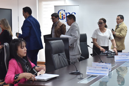 La reunión de trabajo de la Comisión Ciudadana de Selección duró menos de 15 minutos.