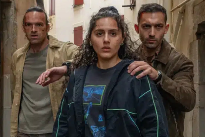 Los huérfamos es una producción francesa transmitida por Netflix, con un montaje muy bien logrado.