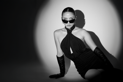 Está próxima a finalizar un máster especializado en comunicación y marketing de moda y lujo