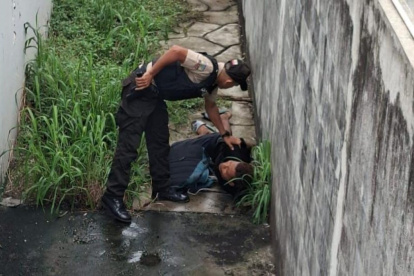 El sujeto fue detenido dentro de una vivienda en Los Ceibos, ciudadela del norte de Guayaquil.