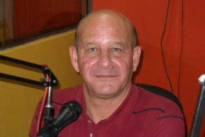 El periodista deportivo Simón Cañarte estuvo al aire la noche del viernes 13 de marzo en el programa Amarillo es el color.