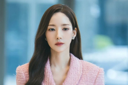 La trama de Beso de sirena sigue a Cha Woo-seok, personaje interpretado por Wi Ha-joon.