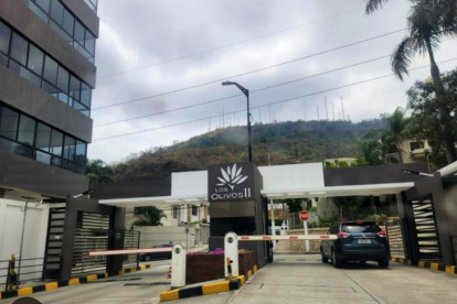 Residentes de Los Olivos II, en el sector de Los Ceibos, expresaron preocupación por los controles de seguridad en la garita de acceso a la ciudadela.