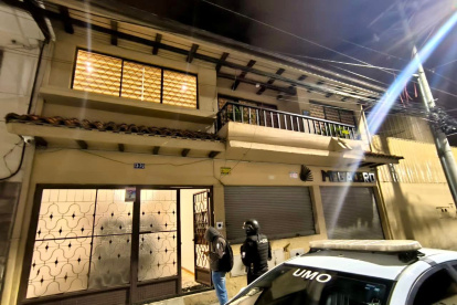 En la madrugada del martes 17 de marzo, la Fiscalía General del Estado junto a la Policía Nacional allanaron la vivienda de Cristian Zamora y el despacho de la Alcaldía de Cuenca.