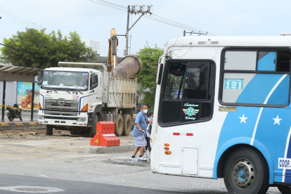 Varias líneas de buses cambiarán sus recorridos por los cierres en la avenida Rodolfo Baquerizo Nazur, en La Alborada.