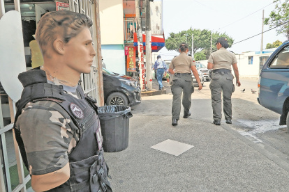 Ley. En Ecuador no existe una regulación específica que controle la venta de las prendas.