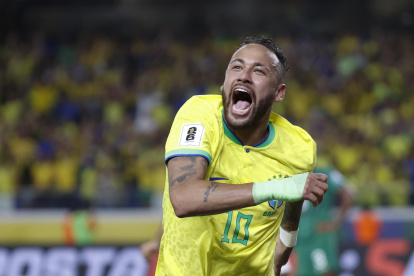AME7813. BELÉM (BRASIL), 08/09/2023.- Neymar de Brasil celebra un gol hoy, en un partido de las Eliminatorias Sudamericanas para la Copa Mundial de Fútbol 2026 entre Brasil y Bolivia en el estadio estatal Jornalista Edgar Augusto Proença en Belém (Brasil). EFE/ Sebastiao Moreira