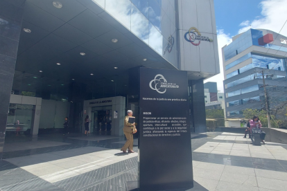 Fachada del Consejo de la Judicatura, entidad que dispuso la suspensión de la jueza Daniela Ayala por dolo en el Caso Magnicidio FV.