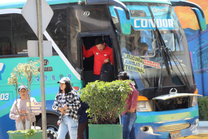 El Municipio de Quito anunció la suspensión temporal de buses hacia varias provincias por el toque de queda.