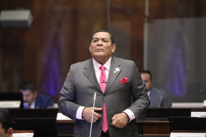 El asambleísta Jorge Chamba dijo a EXPRESO que su expareja tiene una hoja de vida incluso para ser ministra de Estado.