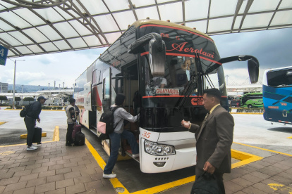 Viajes. La terminal de Quitumbe registra menor actividad por restricciones de movilidad que limitan los viajes hacia cuatro provincias.