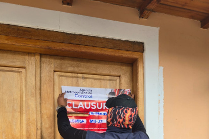 Autoridades clausuran centros de rehabilitación ilegales en Quito con presencia de menores y una mujer con orden de captura.