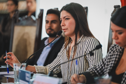 Las decisiones sobre la gestión del aeropuerto de Guayaquil deben tomarlas quienes viven en la ciudad, no quienes están lejos, expresó la alcaldesa (s) Tatiana Coronel.