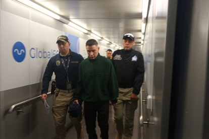 Ángel Esteban Aguilar Morales, alias Lobo Menor, es requerido por la justicia ecuatoriana por su presunta participación en el crimen de Fernando Villavicencio, ocurido en 2023.