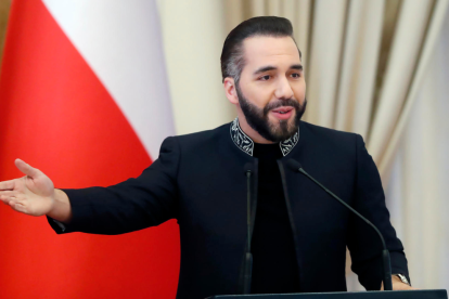 El presidente Nayib Bukele anuncia la reforma que habilita la cadena perpetua en El Salvador.