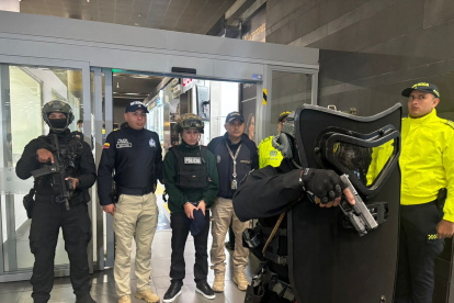 Alias Lobo Menor fue capturado en México y trasladado a Colombia.